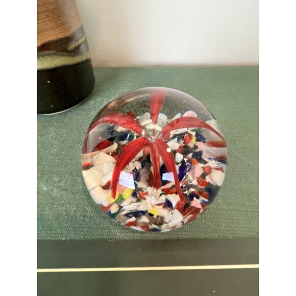 Vintage Art Glass Red Flower Yellow Blues Whites Round Orb Paperweight / Retro - Picture 10 of 11